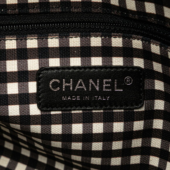 CHANEL Black Leather Logo Bag - Picture 10 of 13